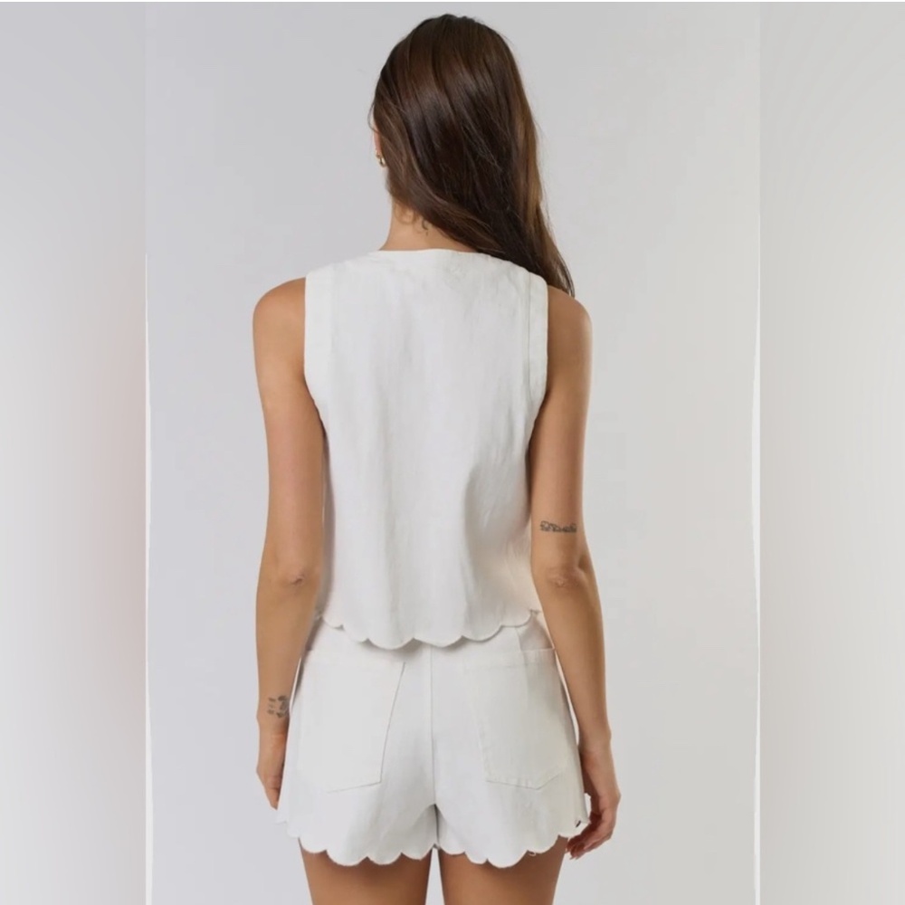 908. The Tropical Leaf Eyelet Sleeveless Top and Shorts Set - Picture 4 of 4